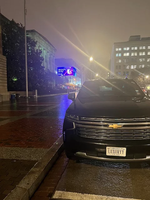 Chevrolet  Suburban 2022 - Photo 2