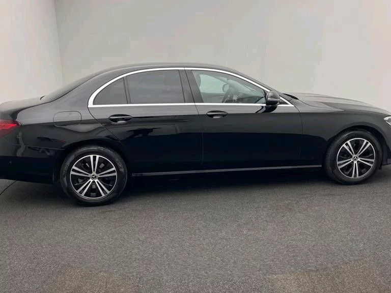 Mercedes-Benz E Class 2022 - Photo 2