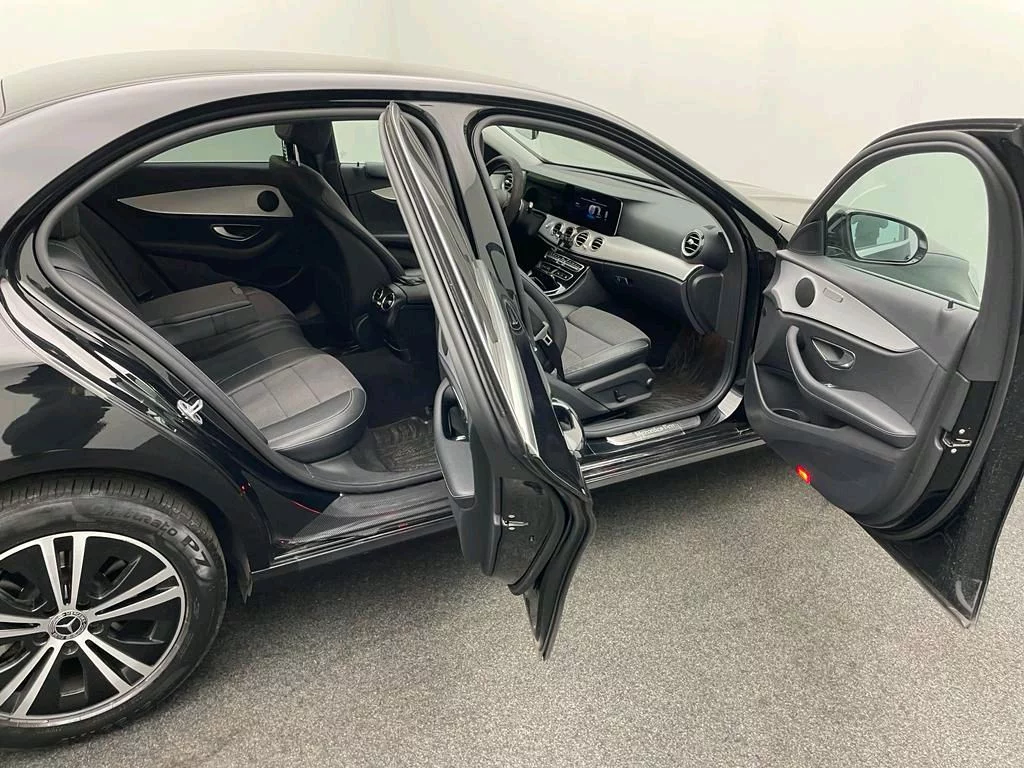 Mercedes-Benz E Class 2022 - Photo 5
