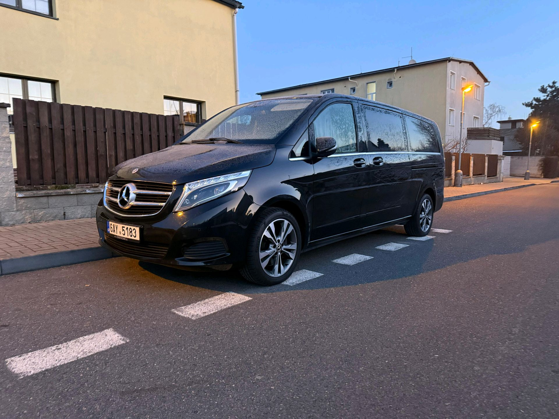 Mercedes-Benz V-class 2023 - Photo 2