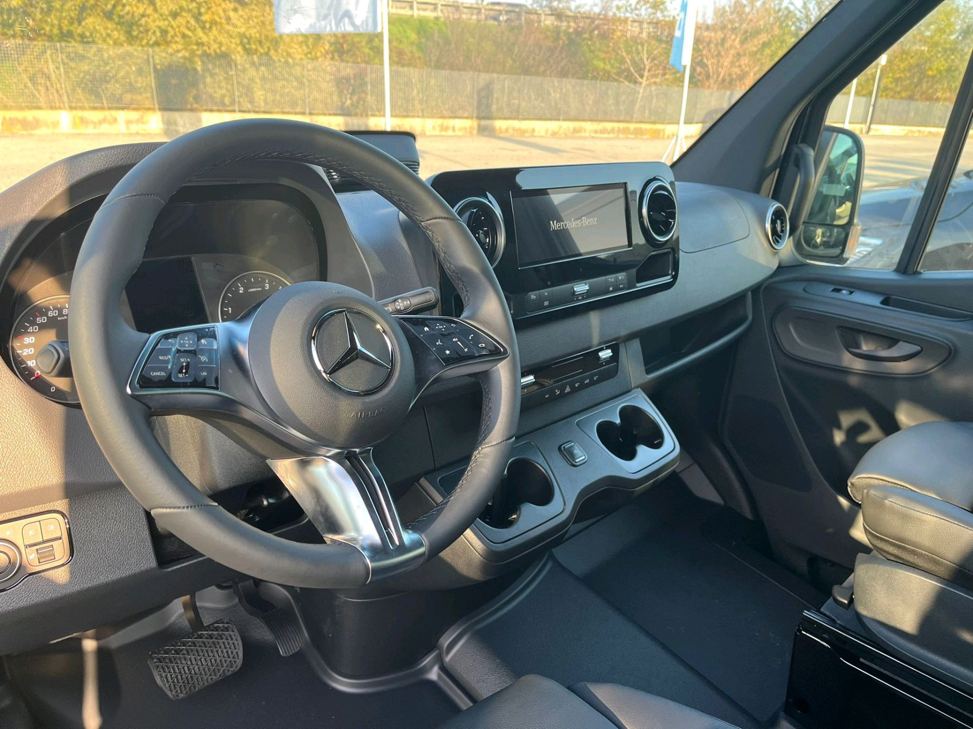 Mercedes-Benz sprin 2025 - Photo 4