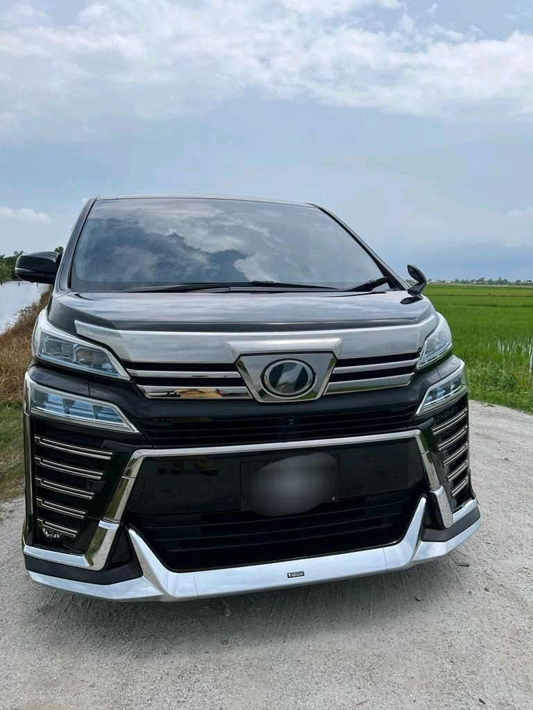 Toyota Alphard 2023 - Photo 2