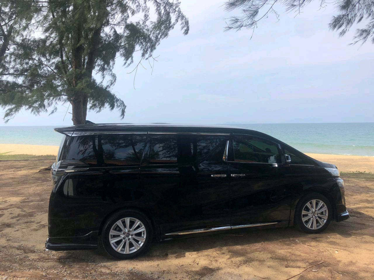 Toyota Alphard 2023 - Photo 3
