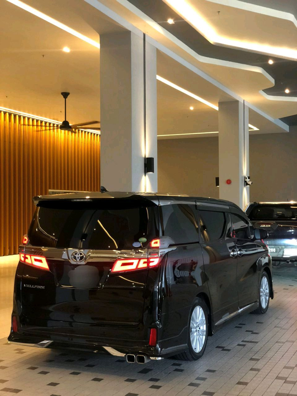 Toyota Alphard 2023 - Photo 4