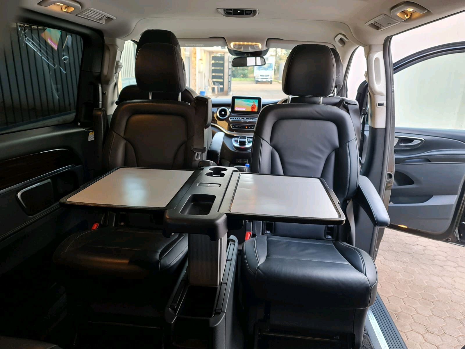 Mercedes-Benz V Class 2022 - Photo 2