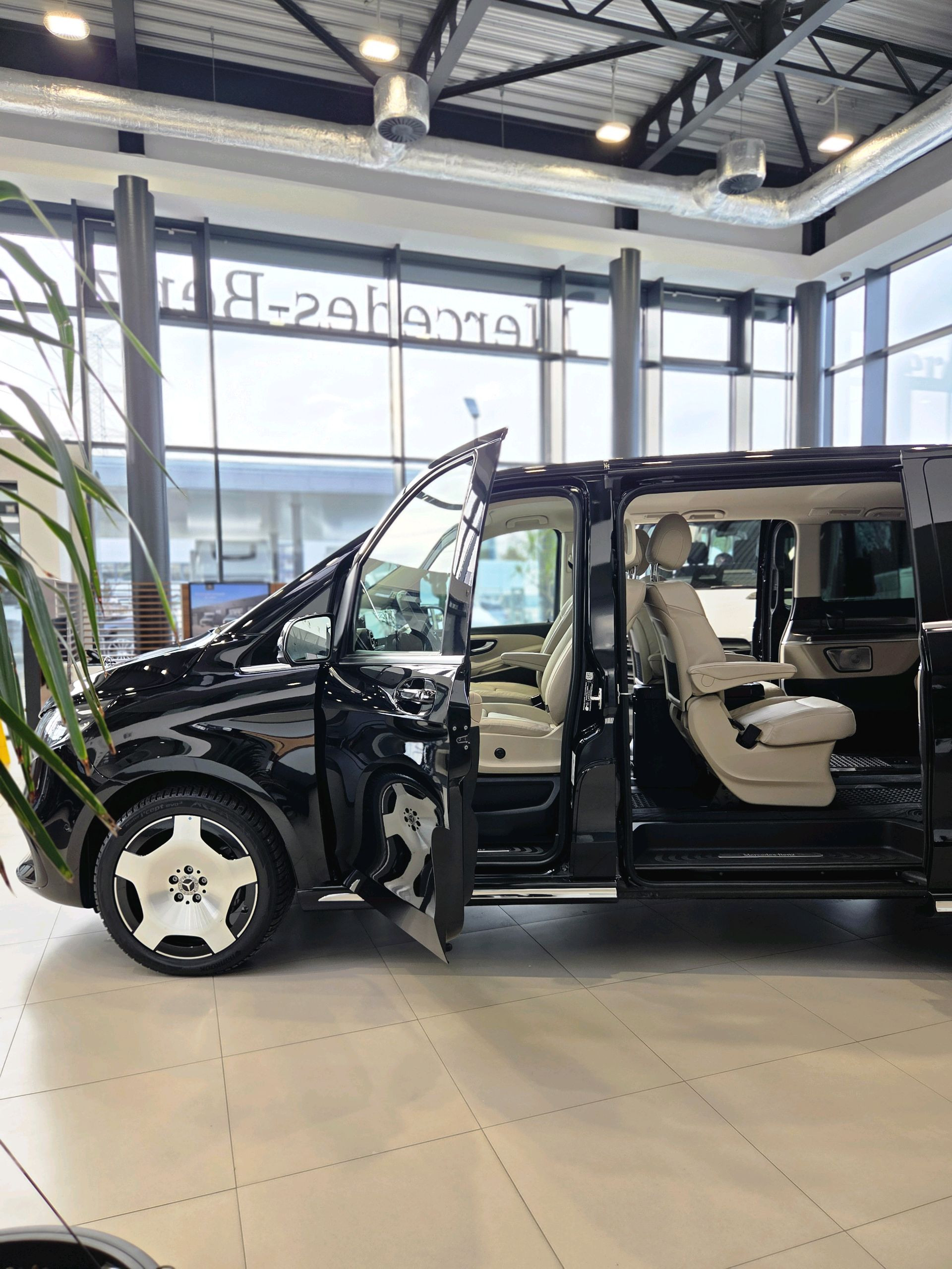 Mercedes-Benz V Class 2025 - Photo 2