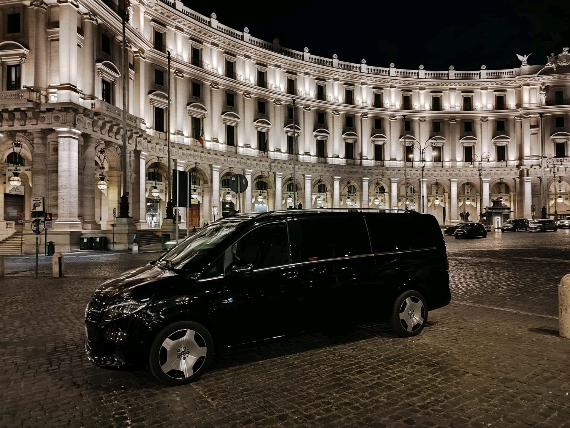 Mercedes-Benz v 2025