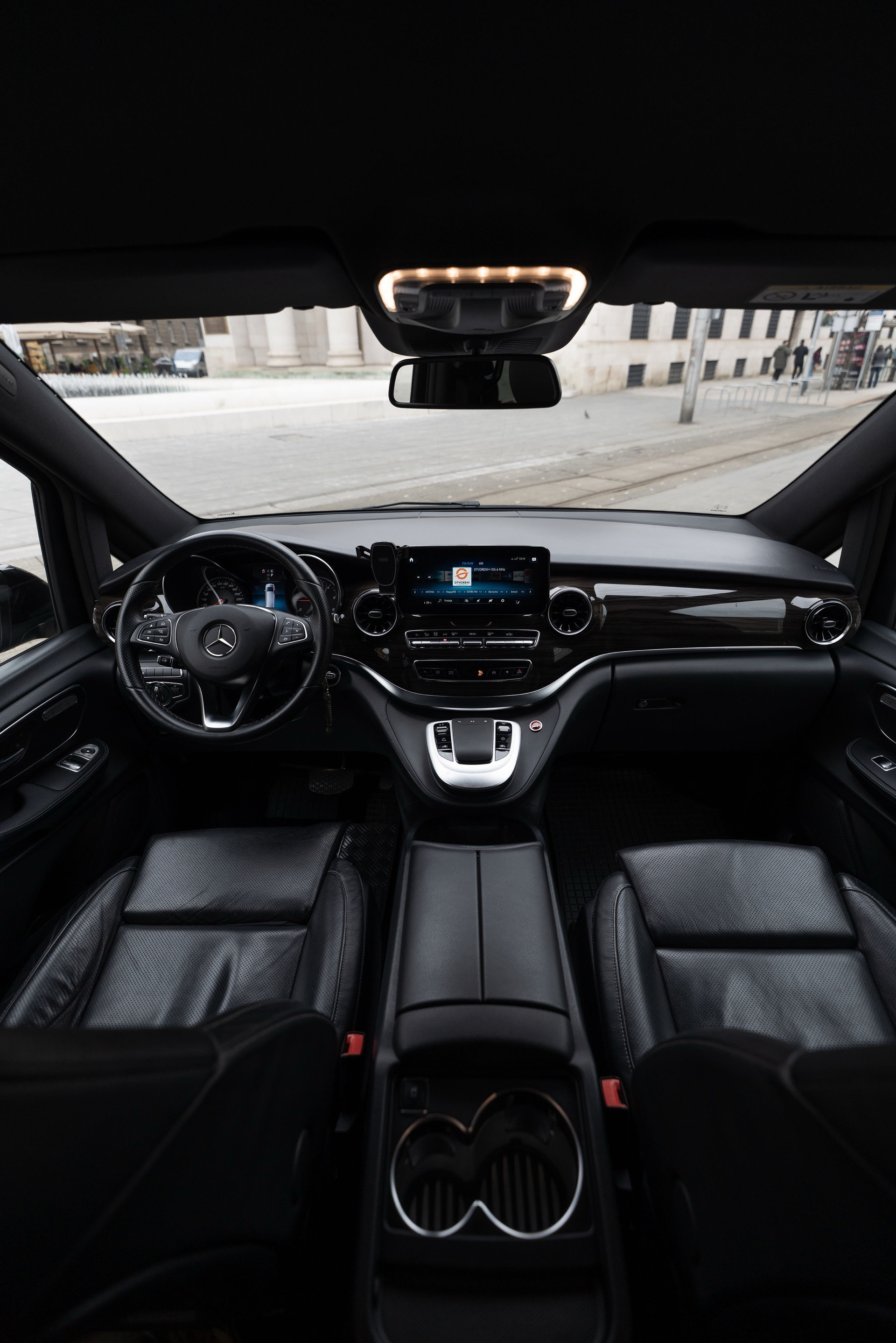 Mercedes-Benz V-class 2023 - Photo 4