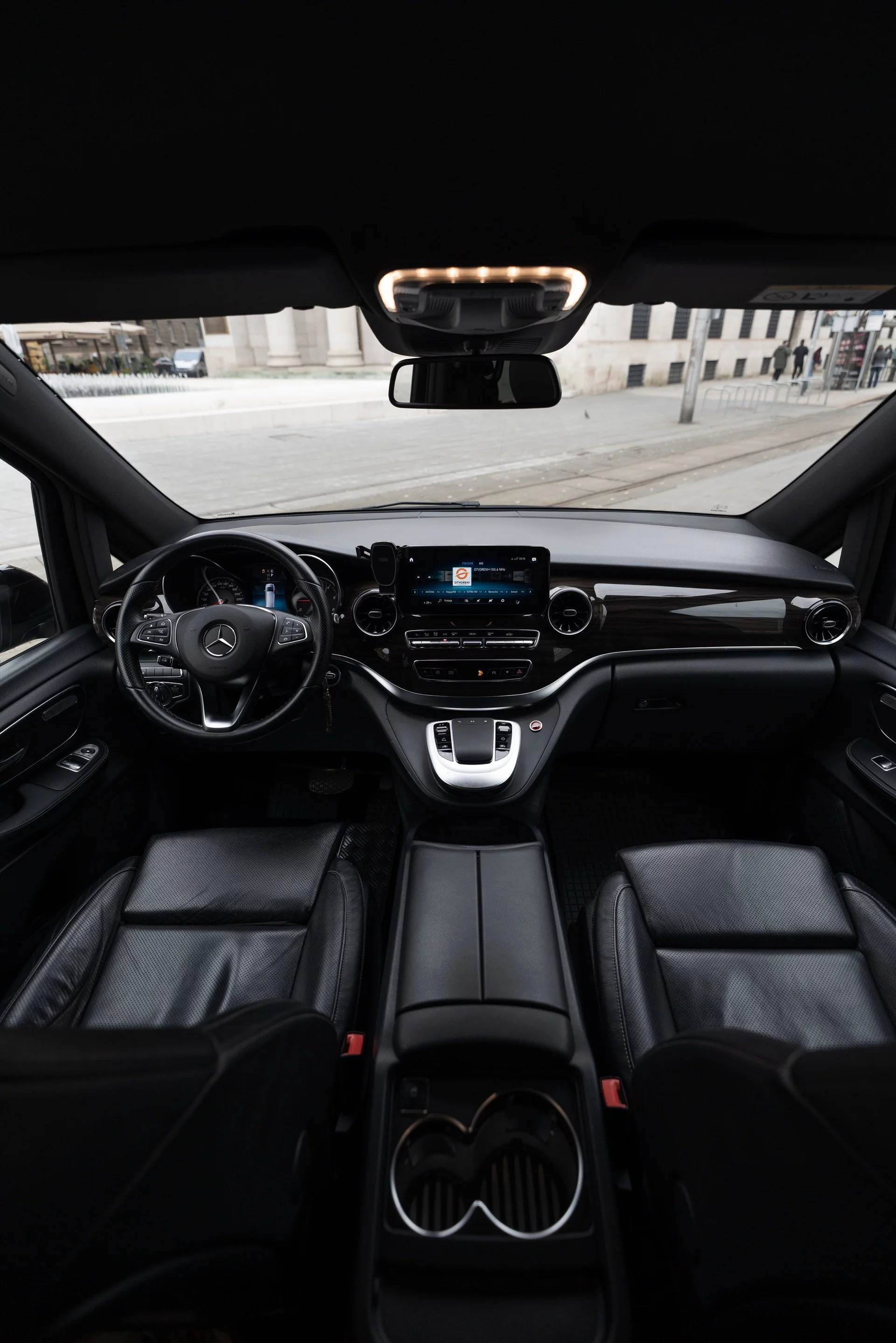 Mercedes-Benz V-class 2023 - Photo 4