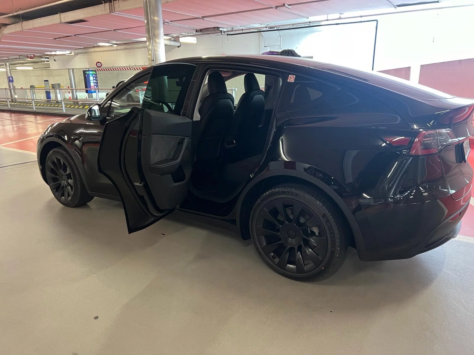 Tesla Tesla Model Y 2024 - Photo 3