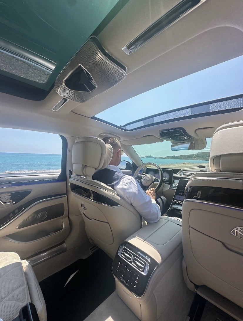 Mercedes-Benz mayb 2025 - Photo 3