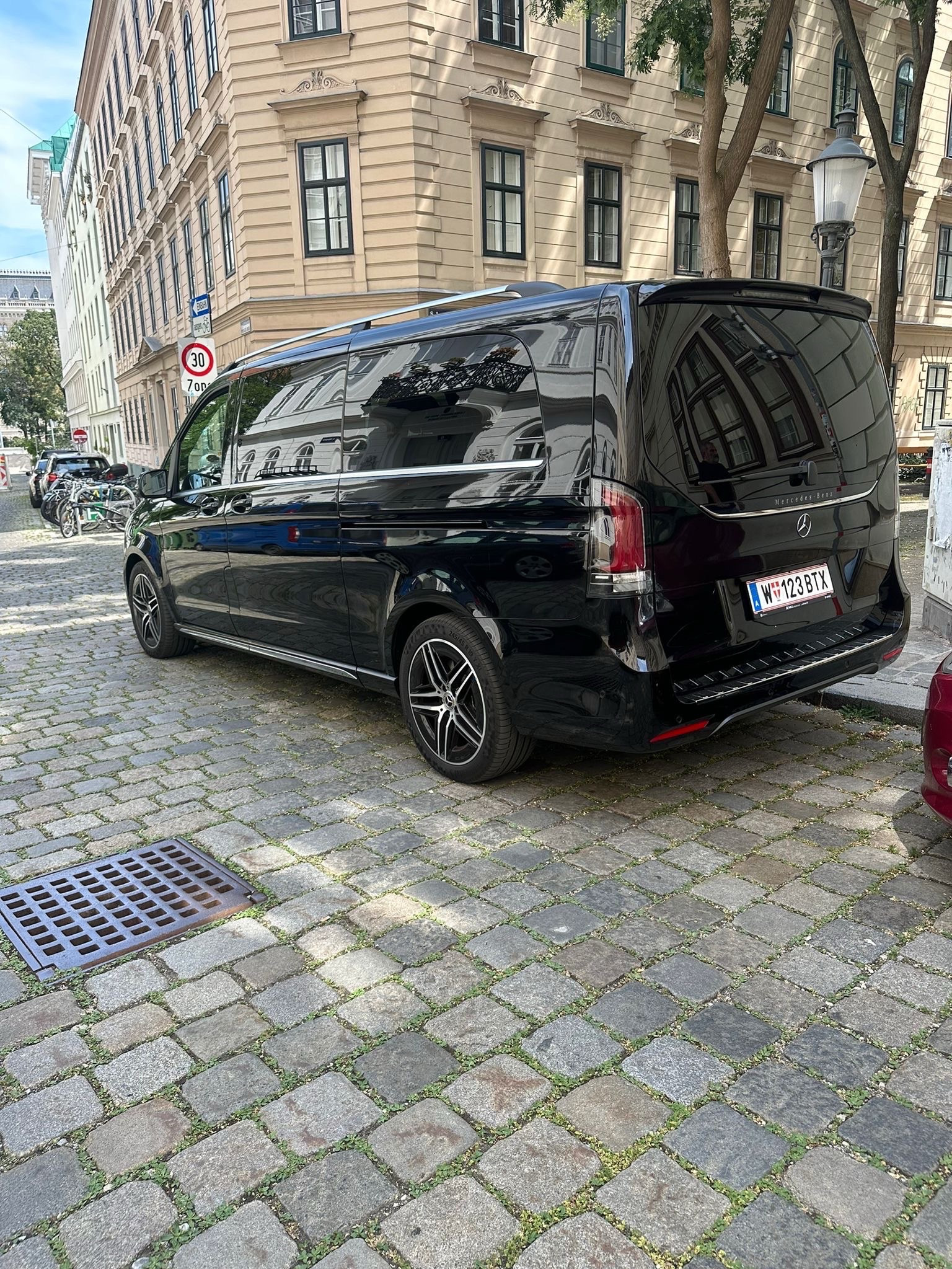 Mercedes-Benz v 2024 - Photo 3