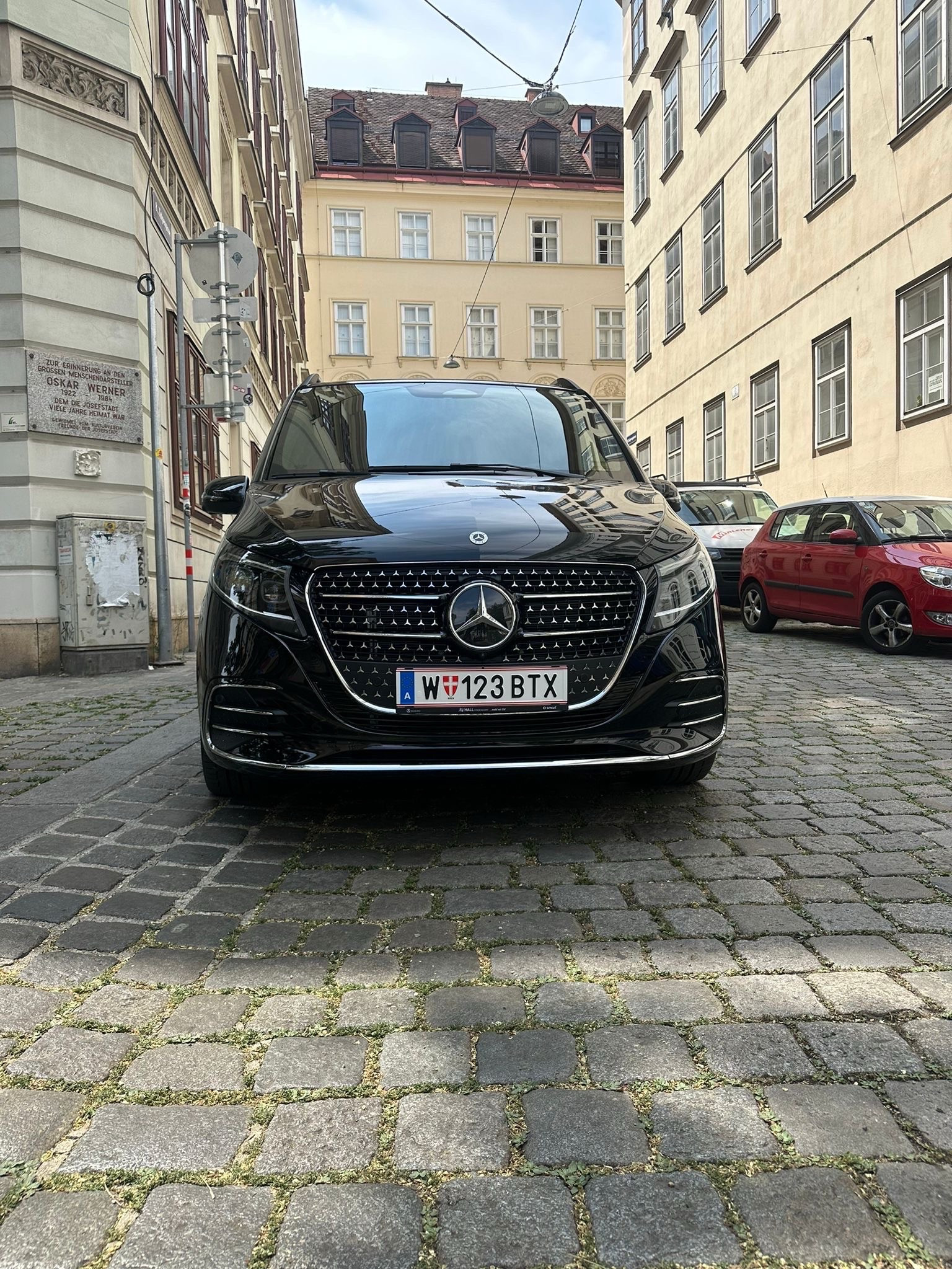 Mercedes-Benz v 2024