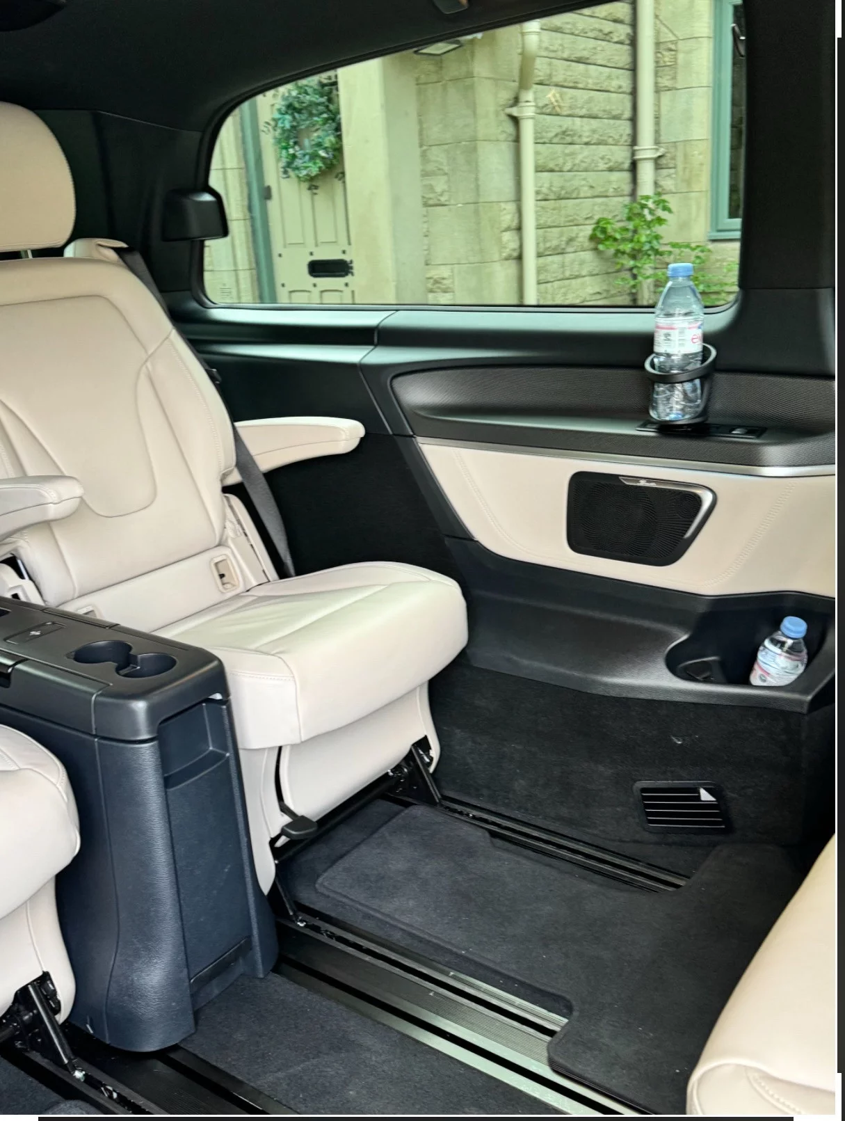 Mercedes-Benz V Class 2024 - Photo 3