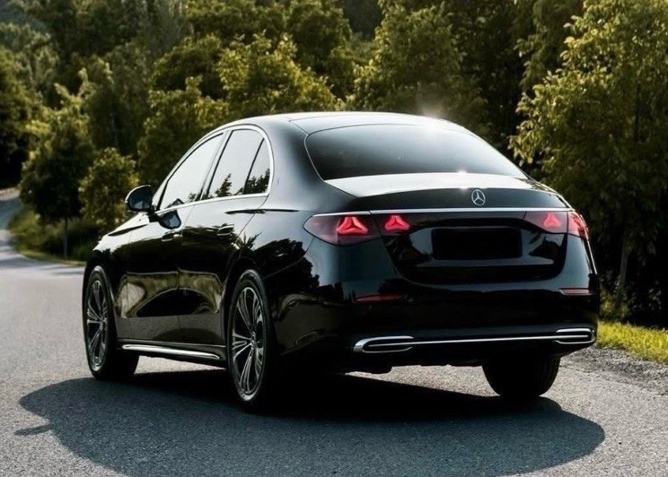 Mercedes-Benz E Cla 2025 - Photo 3