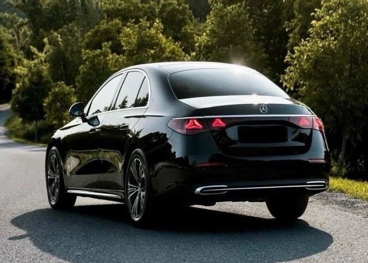 Mercedes-Benz E Cla 2025 - Photo 3