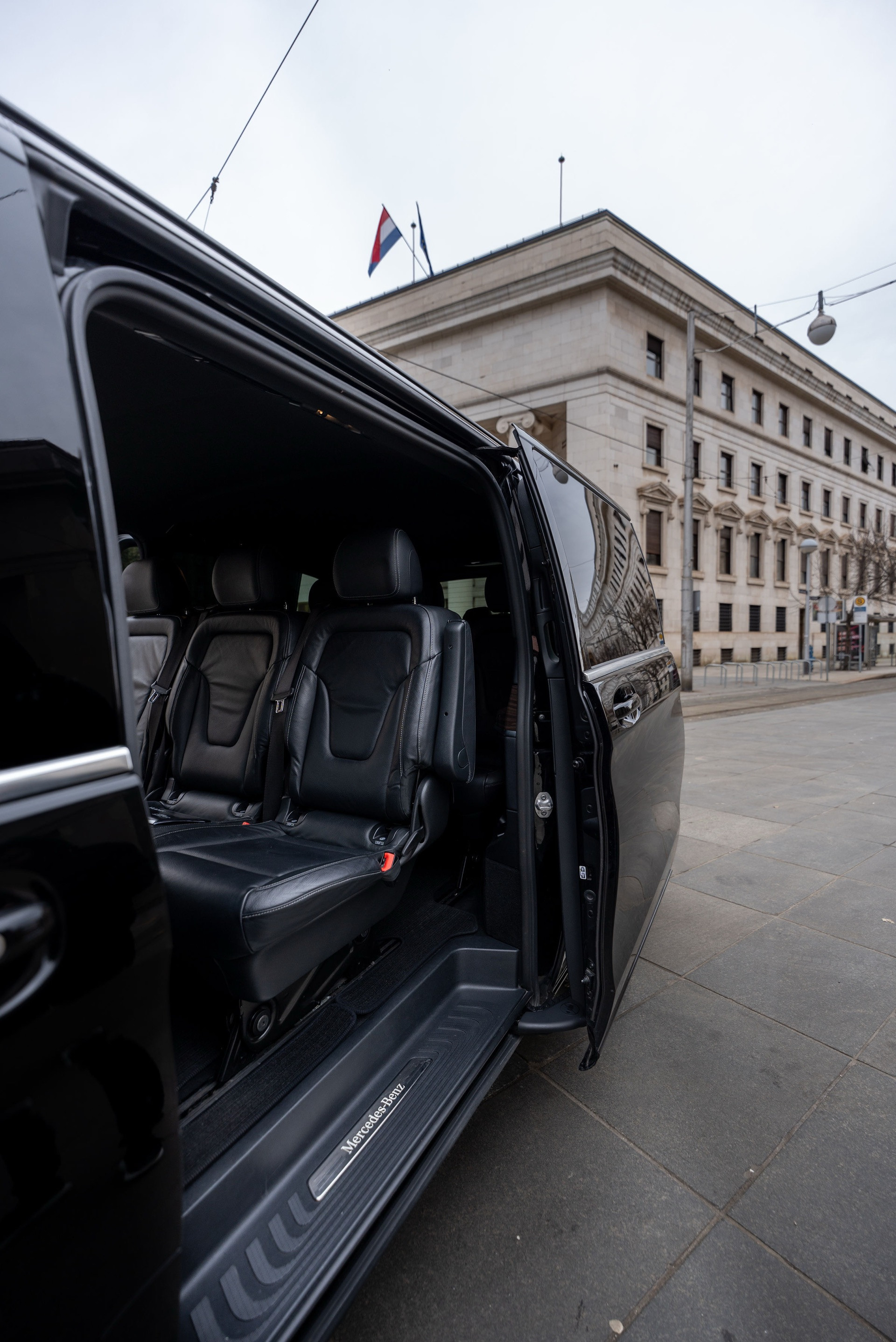 Mercedes-Benz V-class 2023 - Photo 3