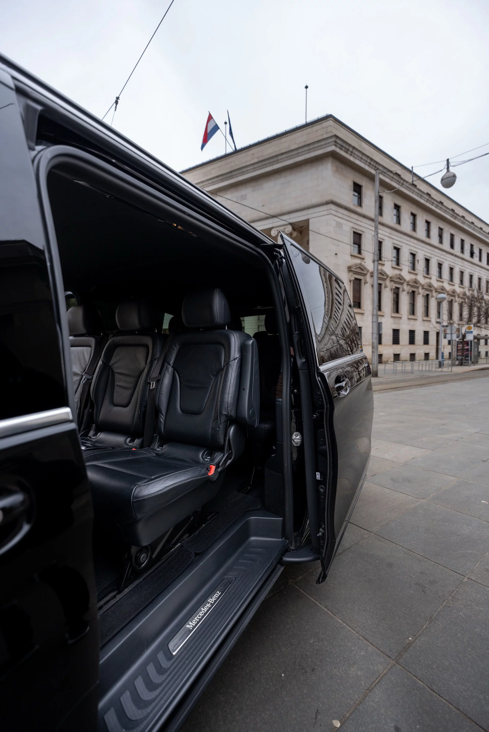 Mercedes-Benz V-class 2023 - Photo 3