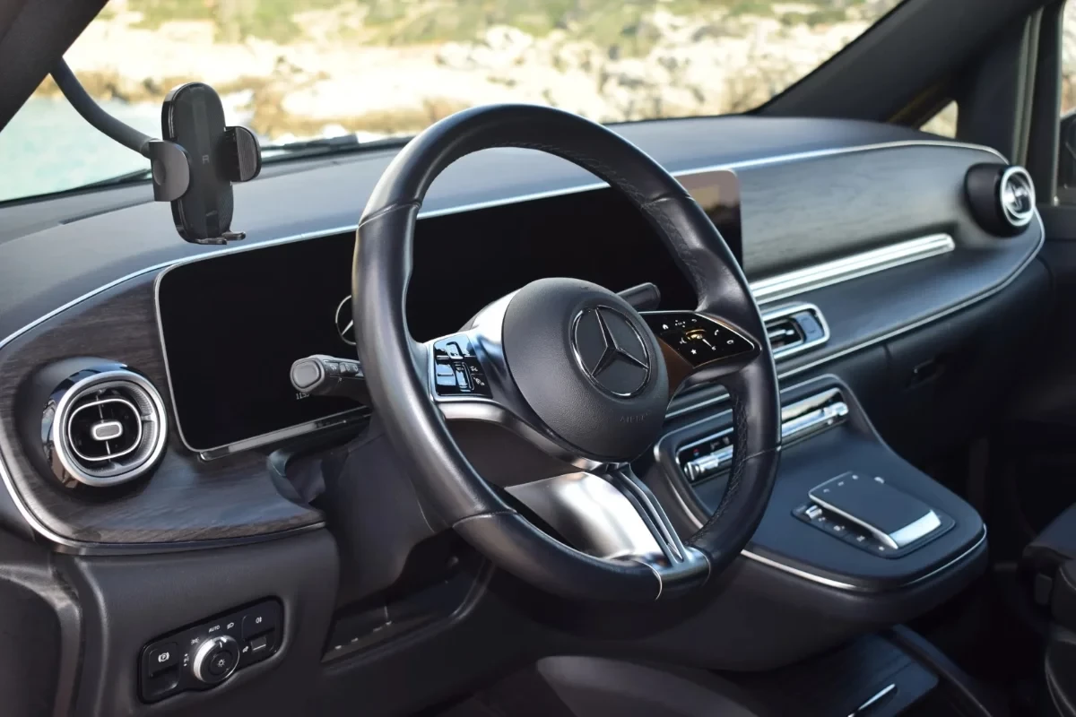 Mercedes-Benz Class-V 2025 - Photo 2