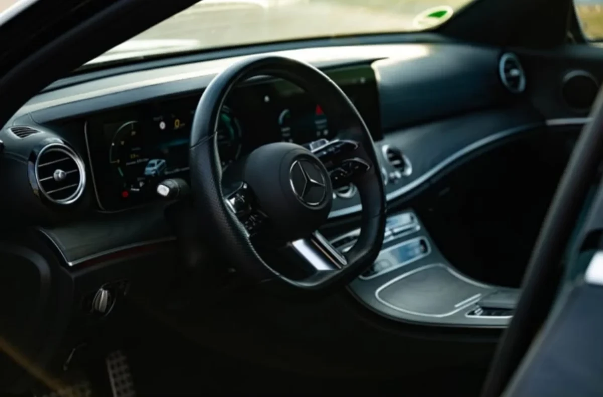 Mercedes-Benz E Class 2023 - Photo 2