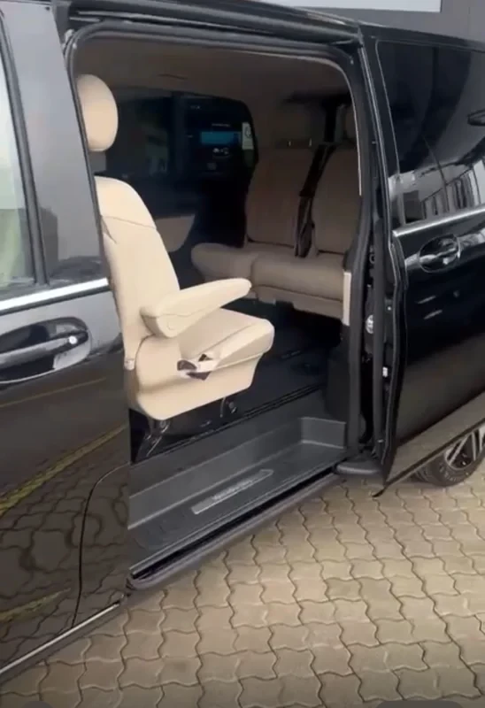 Mercedes-Benz V Class 2025 - Photo 2