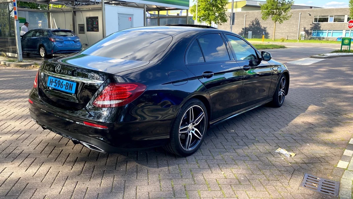 Mercedes-Benz E Class 2022 - Photo 2
