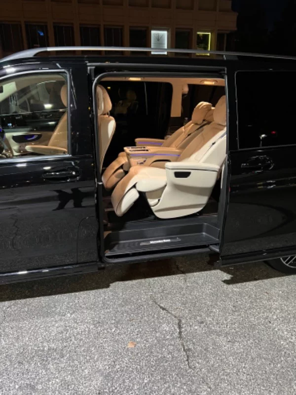 Mercedes-Benz V Class Luxury XL 2024 - Photo 2