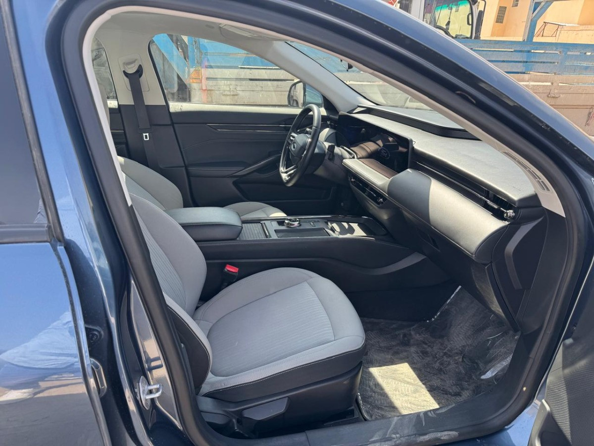 Ford Taurus 2023 - Photo 3