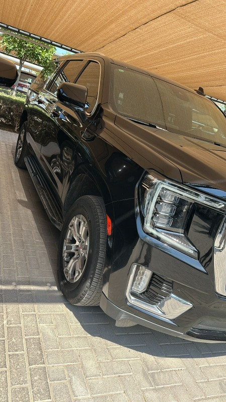 GMC Yukon 2023 - Photo 2