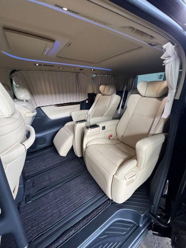 Toyota Alphard 2023 - Photo 2