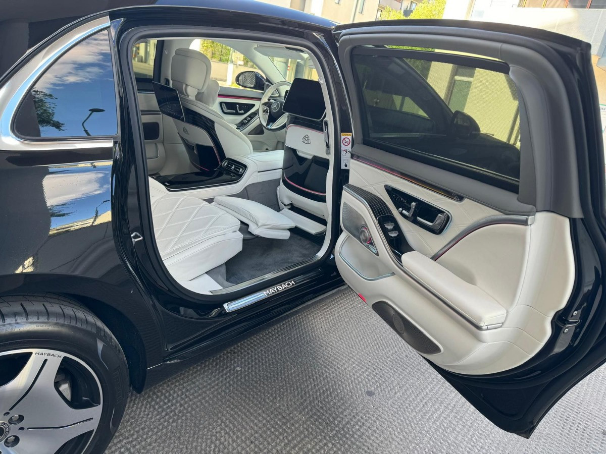 Mercedes-Benz Maybach 2024 - Photo 2