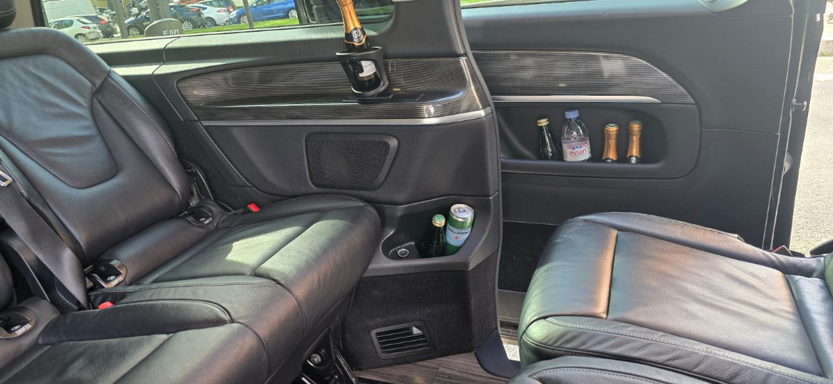 Mercedes-Benz Class V 2023 - Photo 2