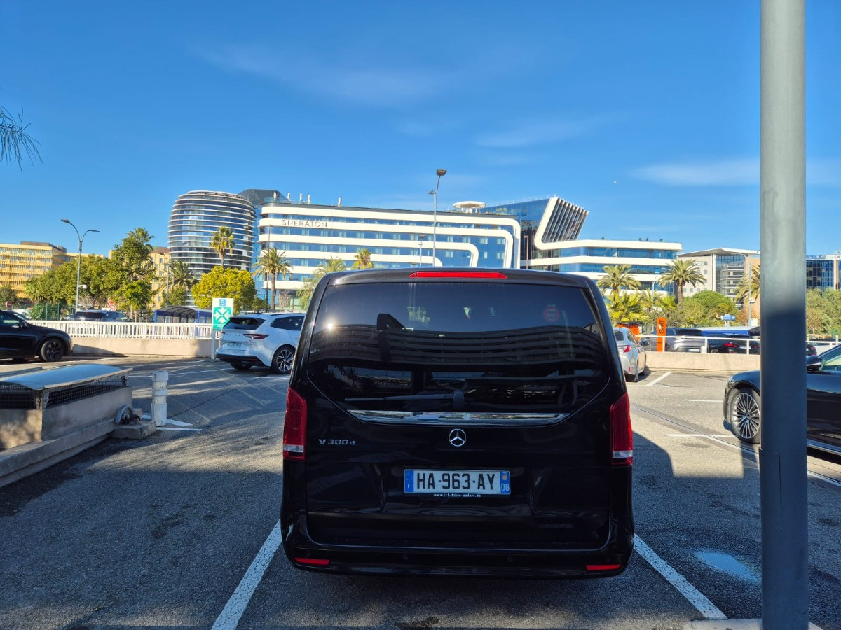 Mercedes-Benz V-klasse 300 Avantgarde Business 2022 - Photo 3