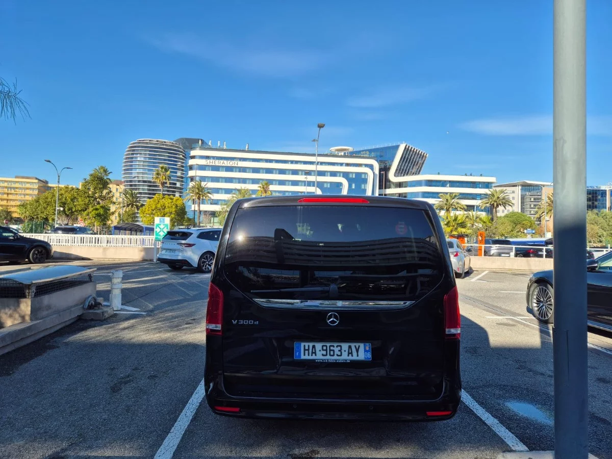 Mercedes-Benz V-klasse 300 Avantgarde Business 2022 - Photo 3