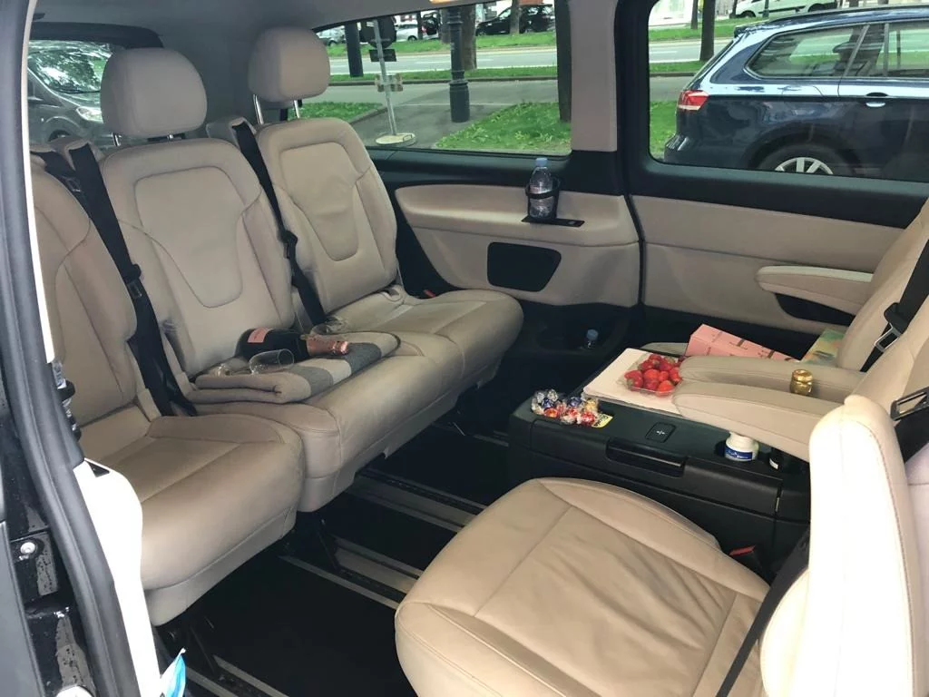 Mercedes-Benz V Class 2023 - Photo 2