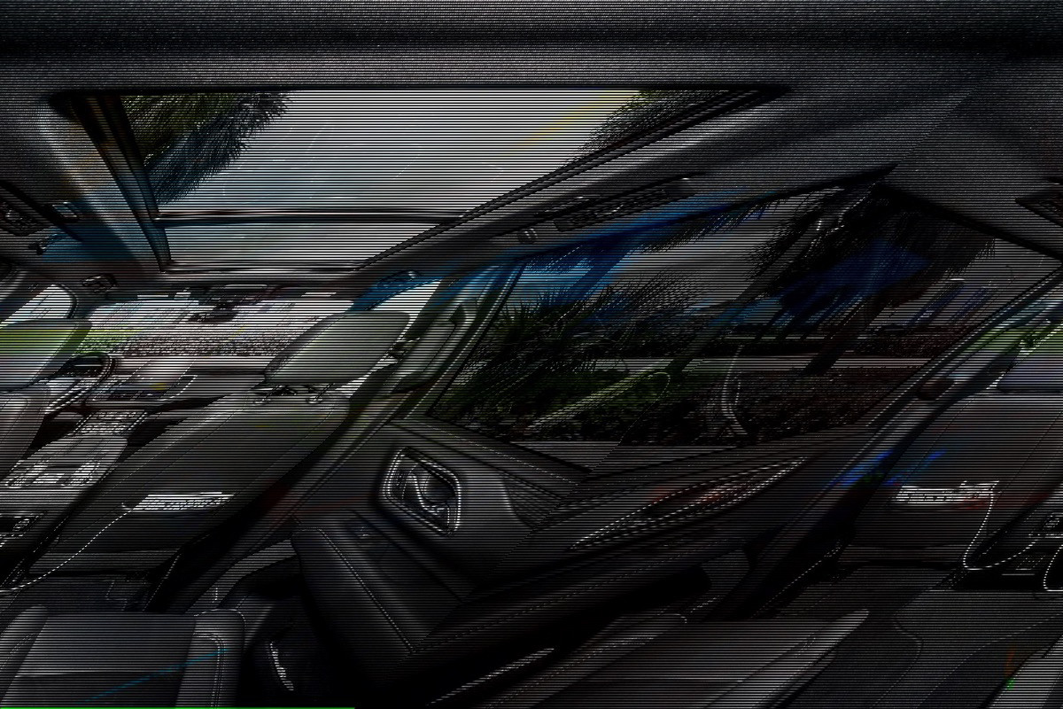 Chevrolet  Suburban 2024 - Photo 2