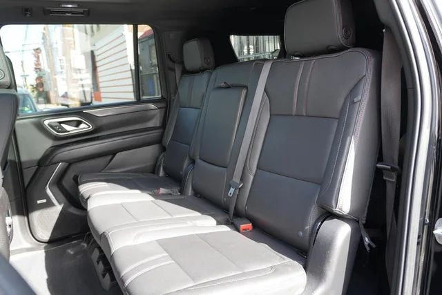 Chevrolet  Suburban 2023 - Photo 4