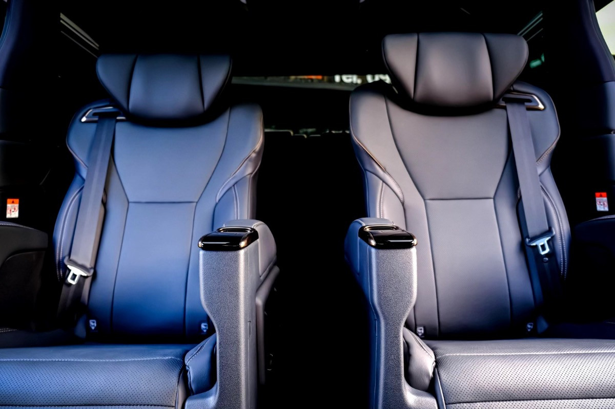 Toyota Alphard 2024 - Photo 2