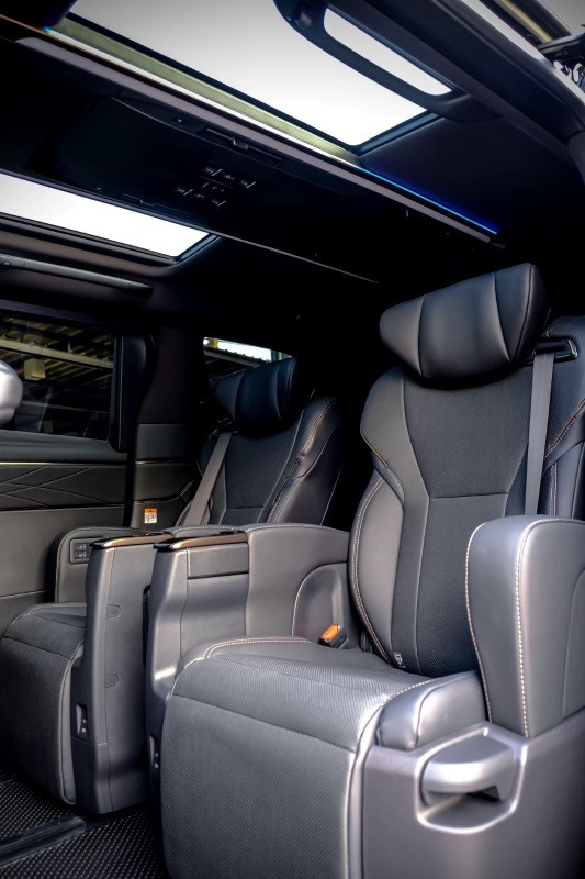 Toyota Alphard 2024 - Photo 3