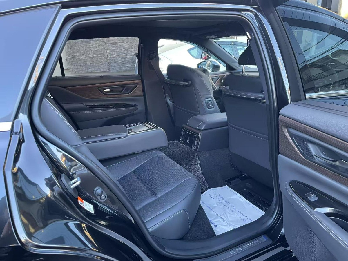 Toyota Crown 2024 - Photo 2