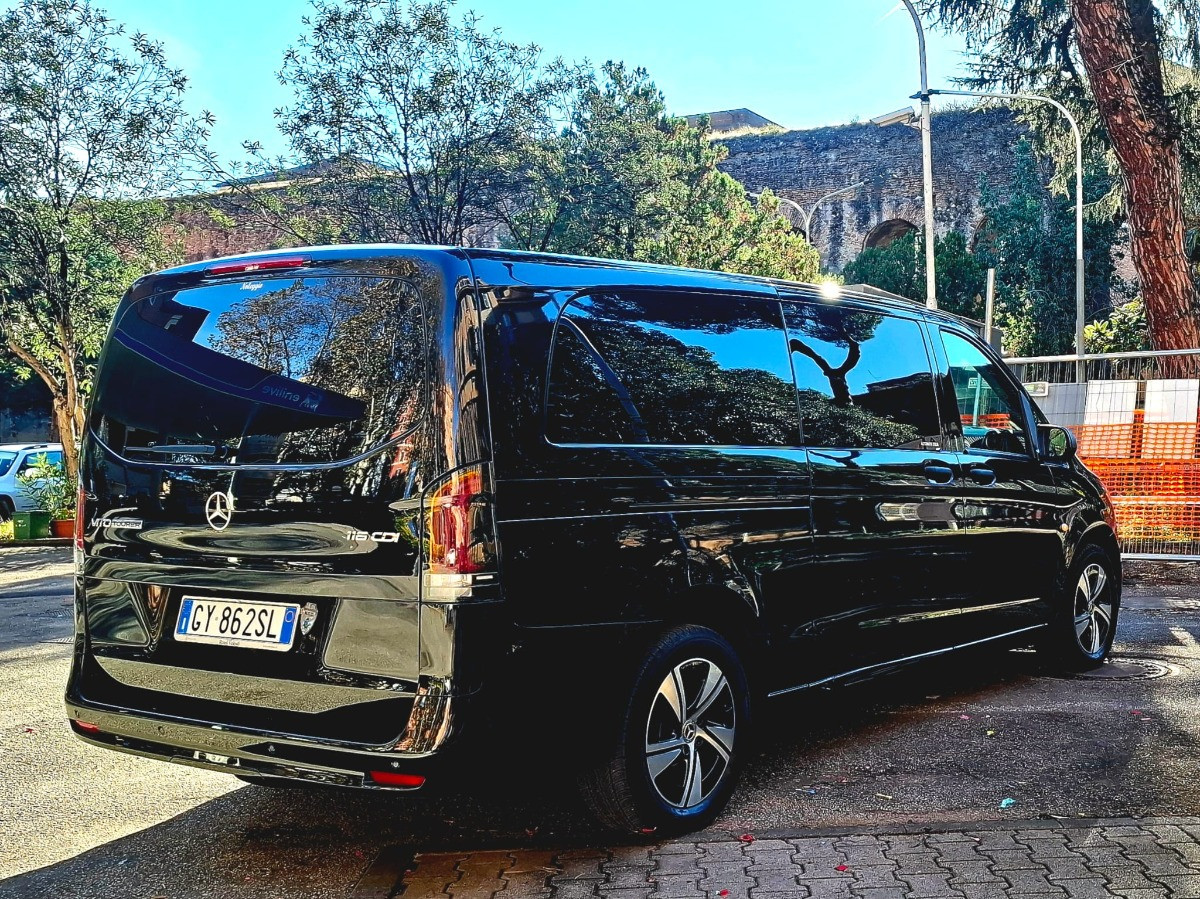 Mercedes-Benz Mercedes Benz V class 2025 - Photo 2