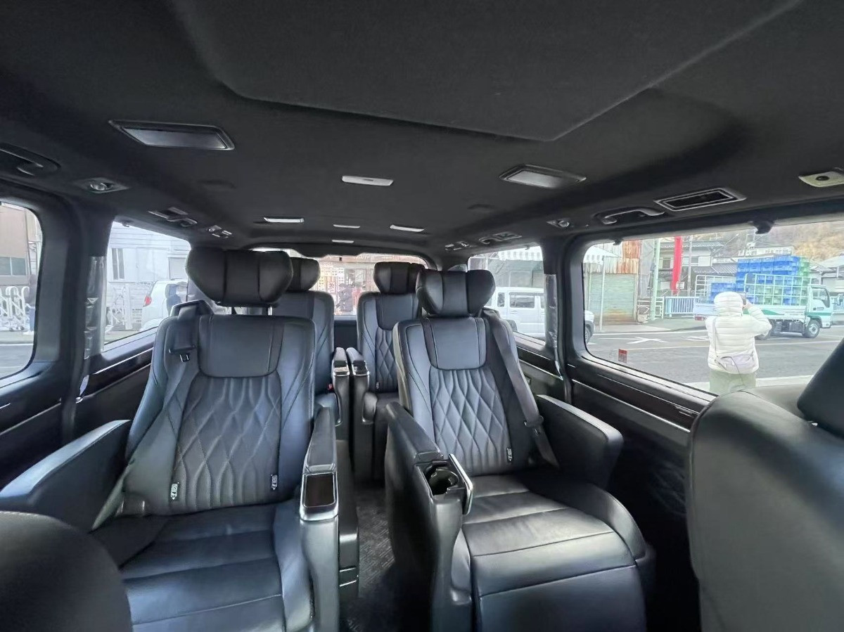 Toyota Alphard 2025 - Photo 2