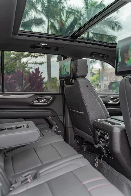 Chevrolet  Suburban 2024 - Photo 2