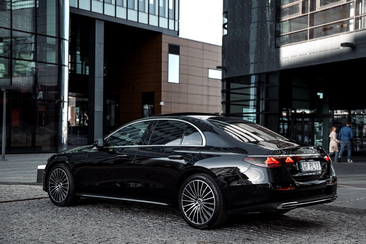 Mercedes-Benz E-class 2025 - Photo 2