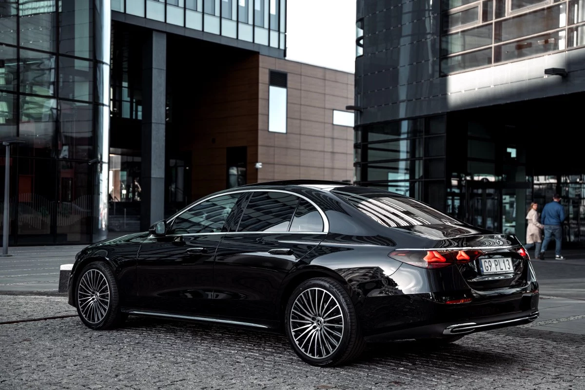 Mercedes-Benz E-class 2025 - Photo 2