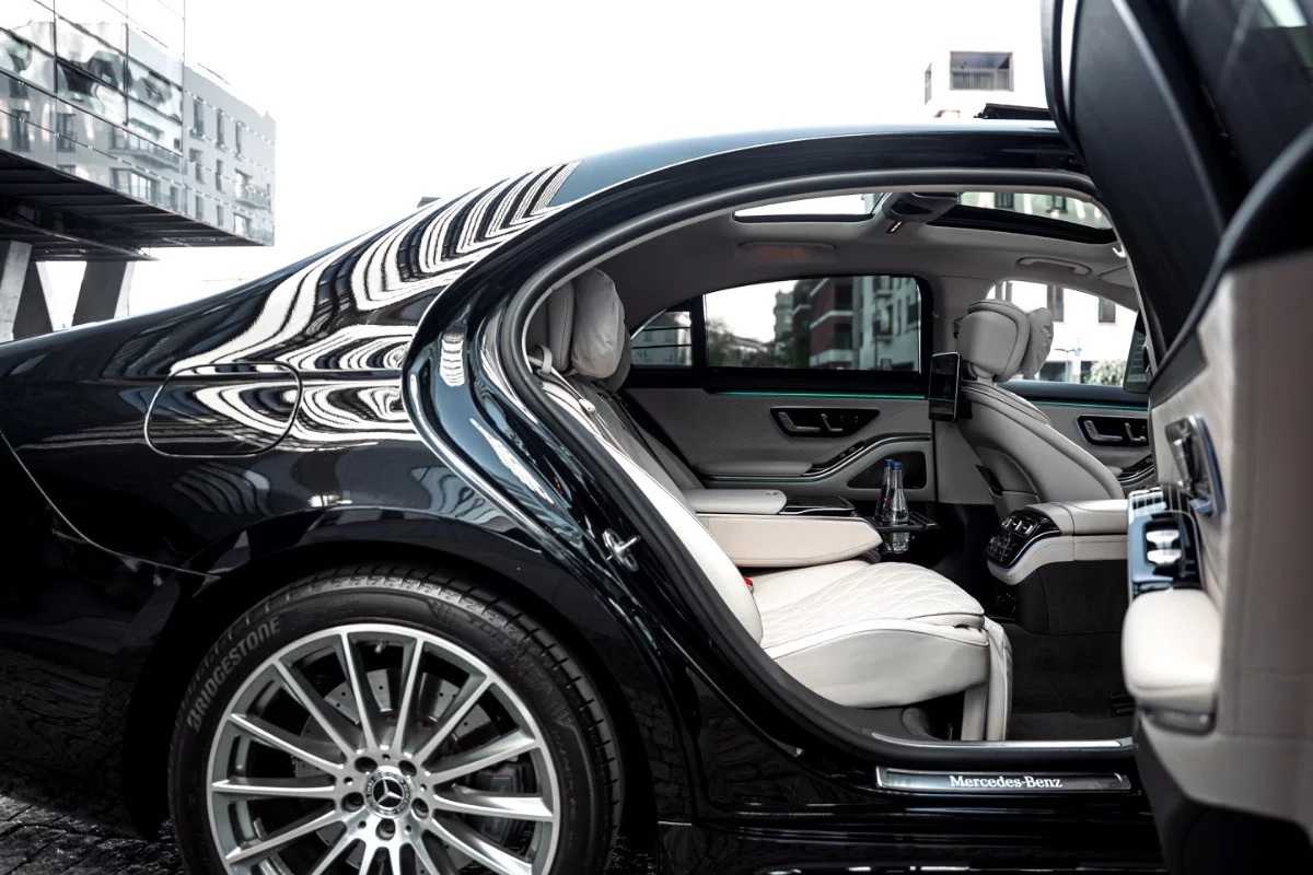Mercedes-Benz S Class L 2023 - Photo 3