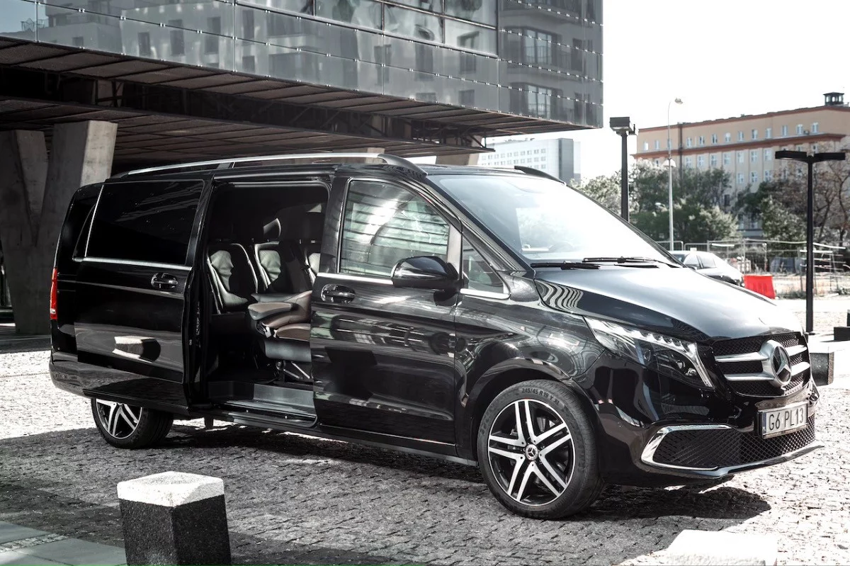 Mercedes-Benz V-Class extra long 2023