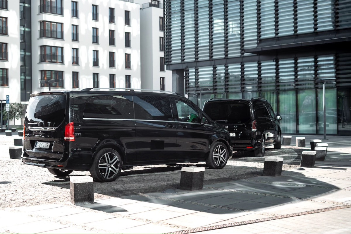 Mercedes-Benz V-Class extra long 2023 - Photo 2