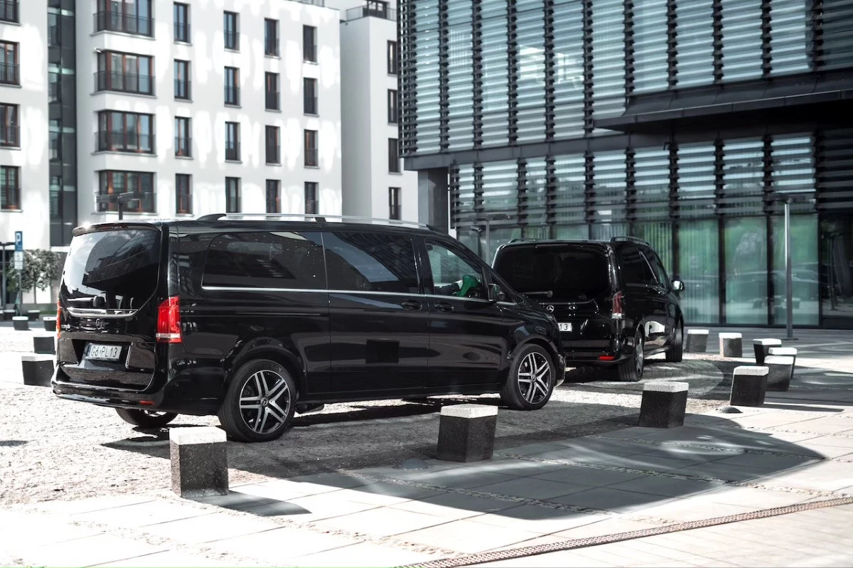 Mercedes-Benz V-Class extra long 2023 - Photo 2