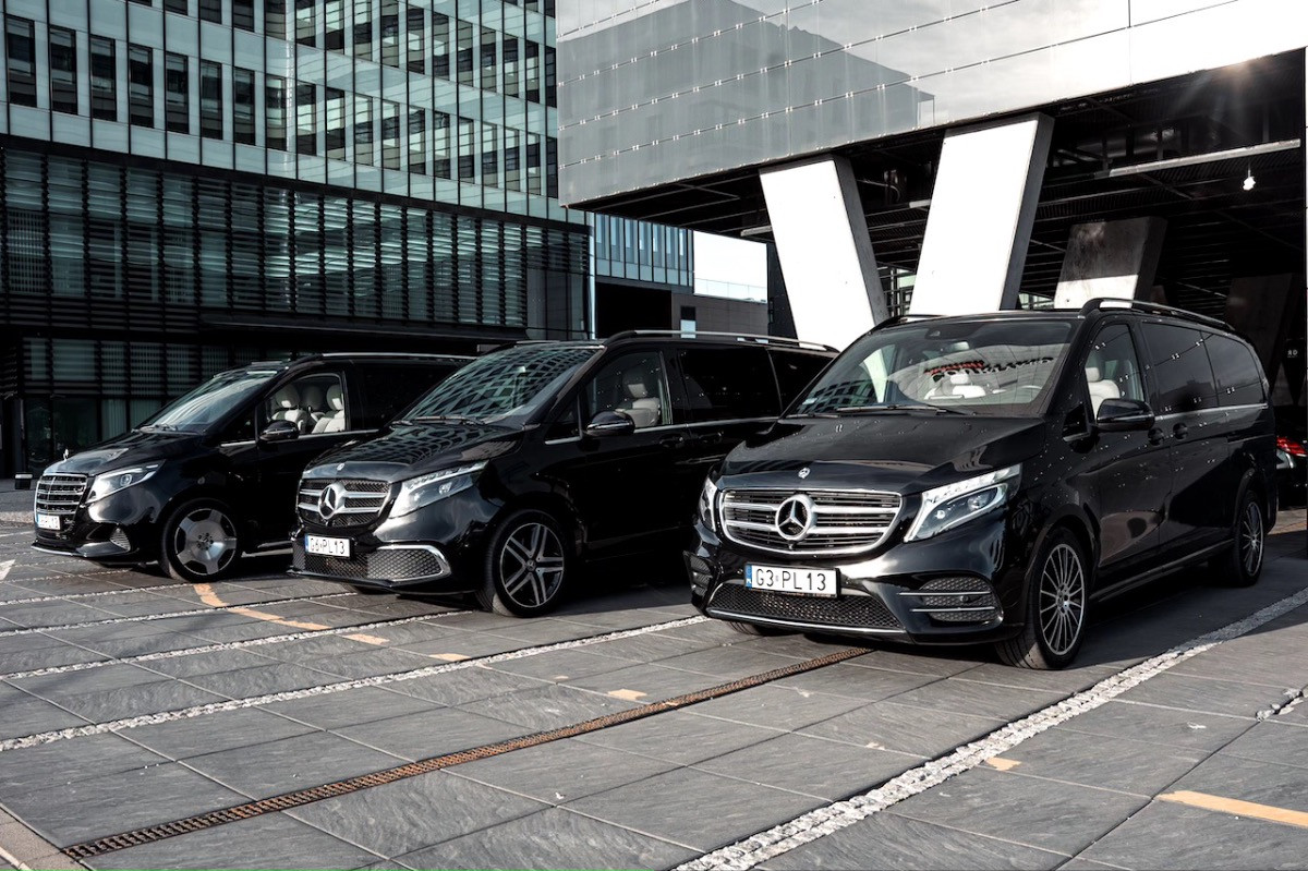 Mercedes-Benz V-Class extra long 2023 - Photo 4